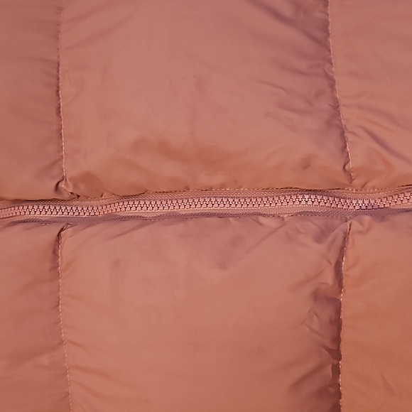 Fabletics Wander Cropped Puffer Jacket Cherry Mocha Adjustable Womens Medium - Picture 15 of 16